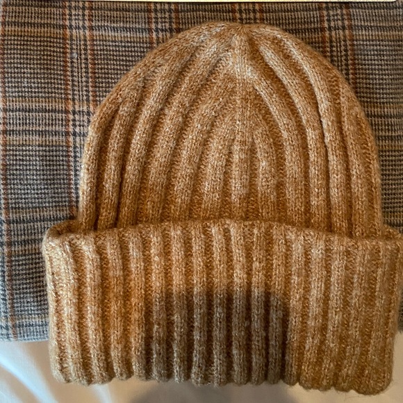 Vince Camuto scarf and beanie - Picture 1 of 1